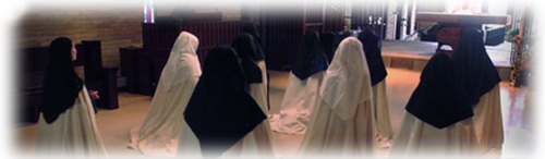 nuns-kneeling-middle-of-choir-from-back.png
